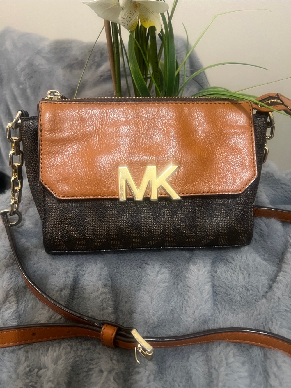 Michael Kors Florence Brown & Tan Crossbody Bag EUC retail $198